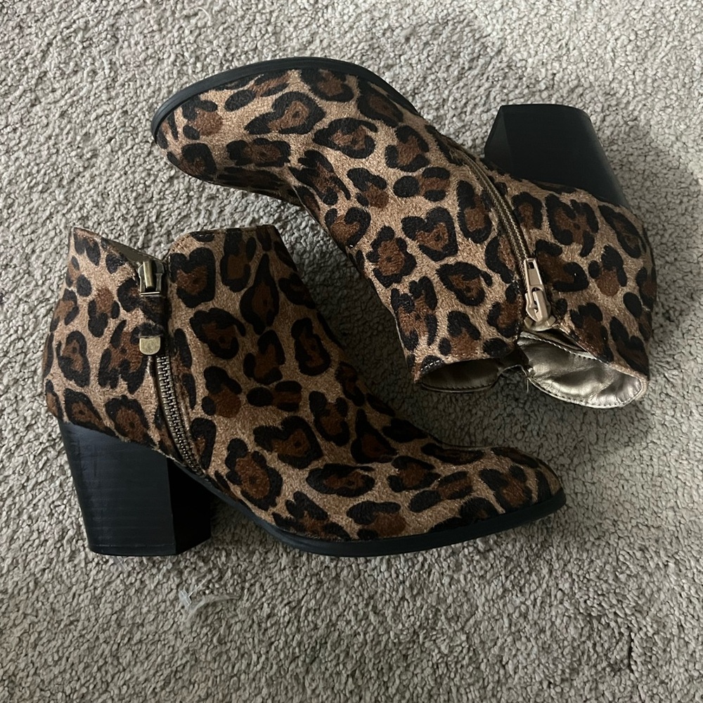 Style & Co Masrinaa Ankle Fashion Boots- Leopard- Size 6